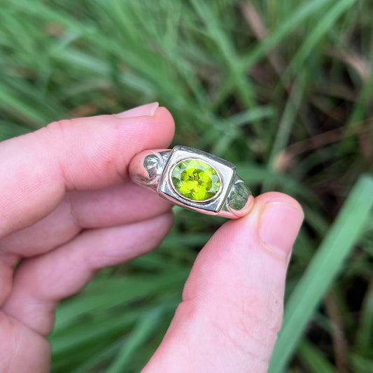 Heavy Carved Silver Peridot Set Ring.